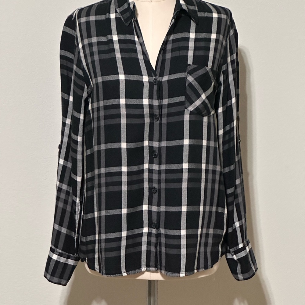 Woolrich Women's Black White Gray Plaid Button Down Shirt Size M‎ Casual